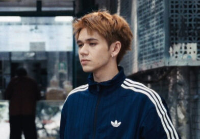 Caelan ปล่อยซิงเกิลใหม่ sorry not sorry ดึง Liang Long ร่วมแสดงมิวสิกวิดีโอในกรุงปักกิ่ง